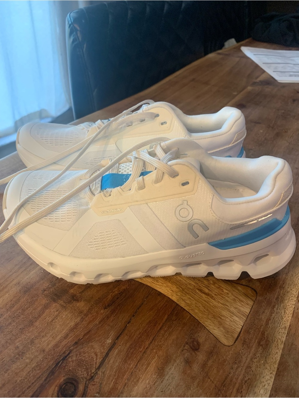 Oncloud Cloud-tec womens White and Blue Sneakers